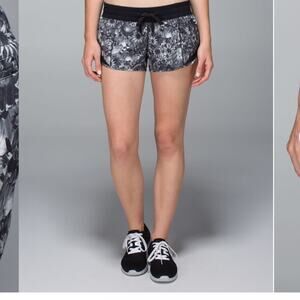 Lululemon Hotty Hot Short Flowabunga Black Angel Wing / Black Womens 4 Lined